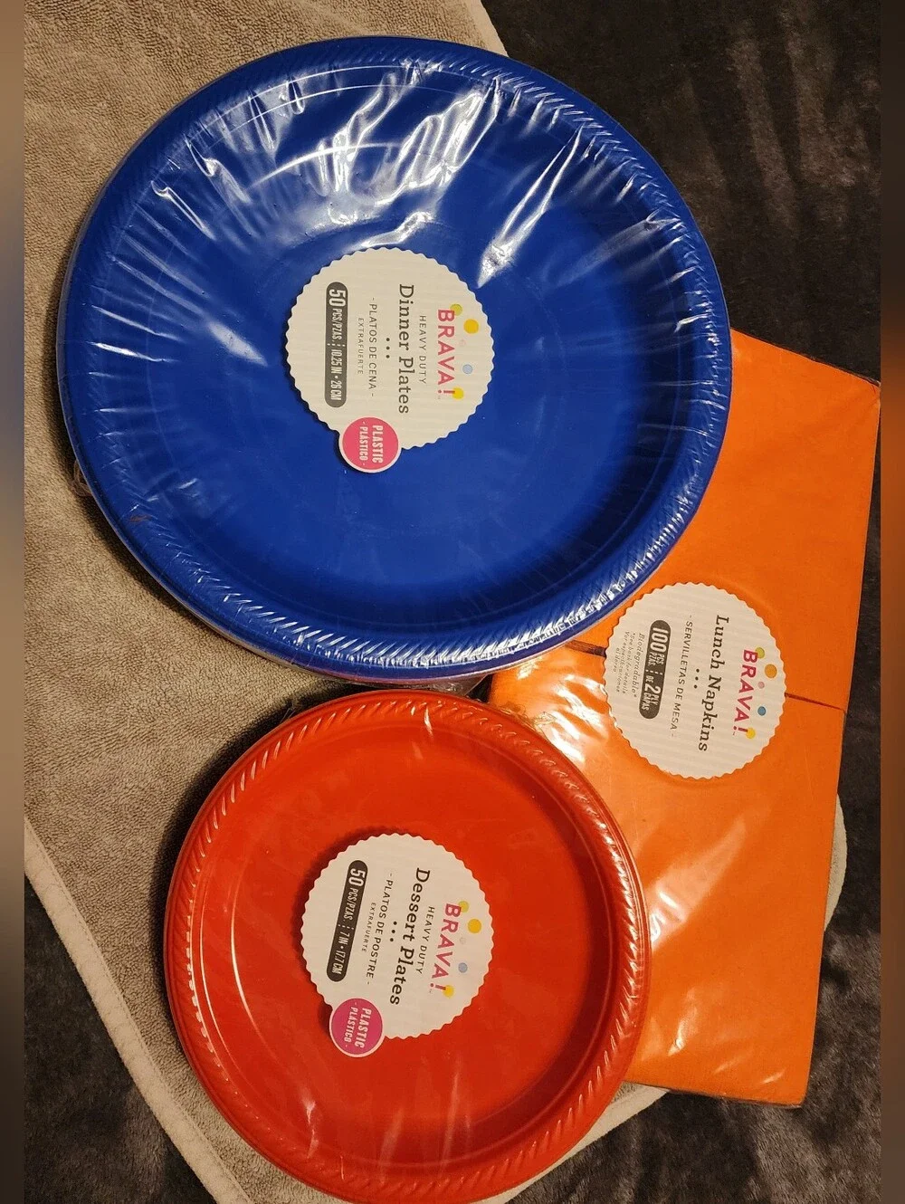 Disposible Tableware NIP Plates And Napkins